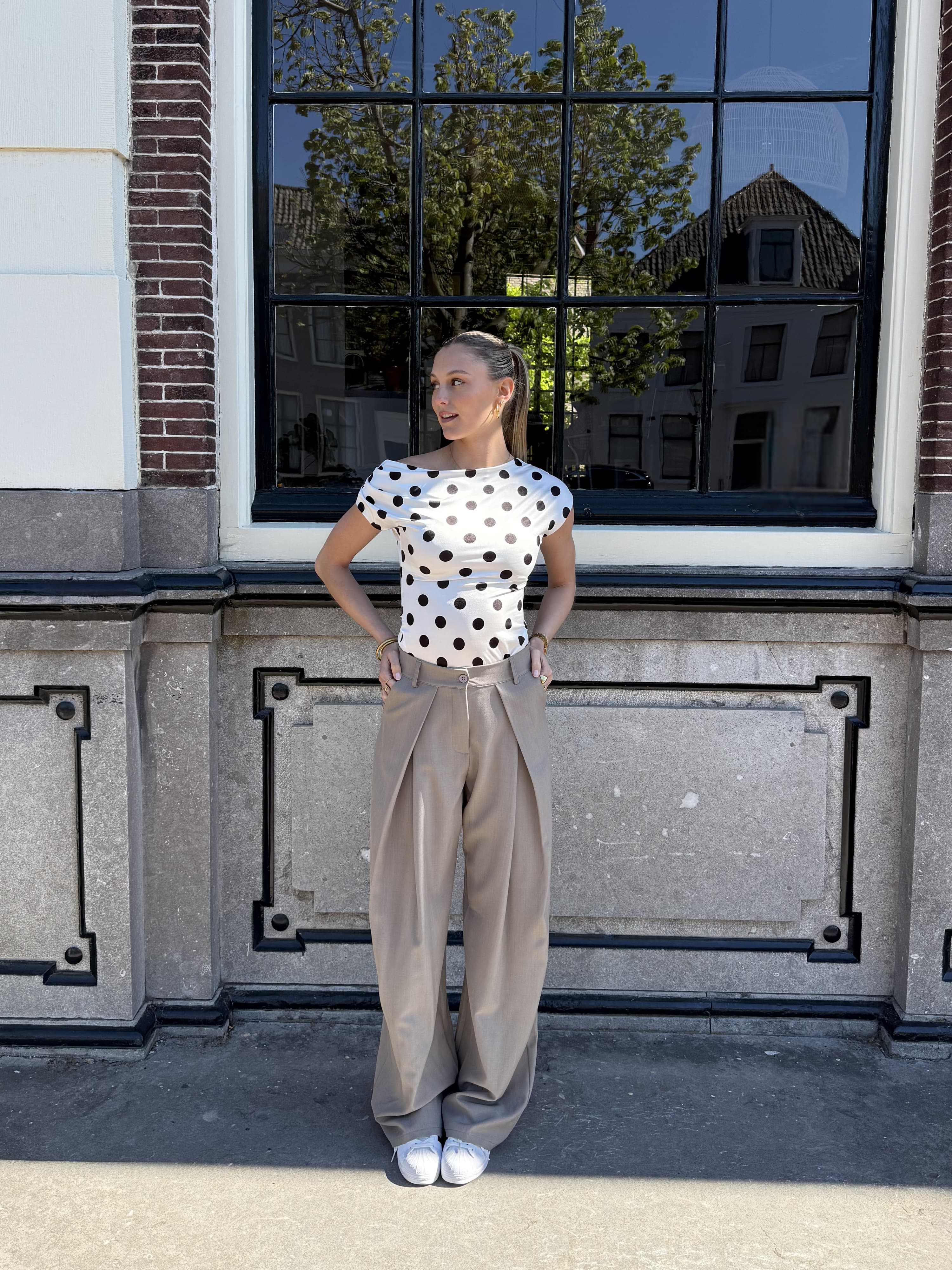 Ella | Wide leg pantalon met plooien | Taupe | Tall - Image 2
