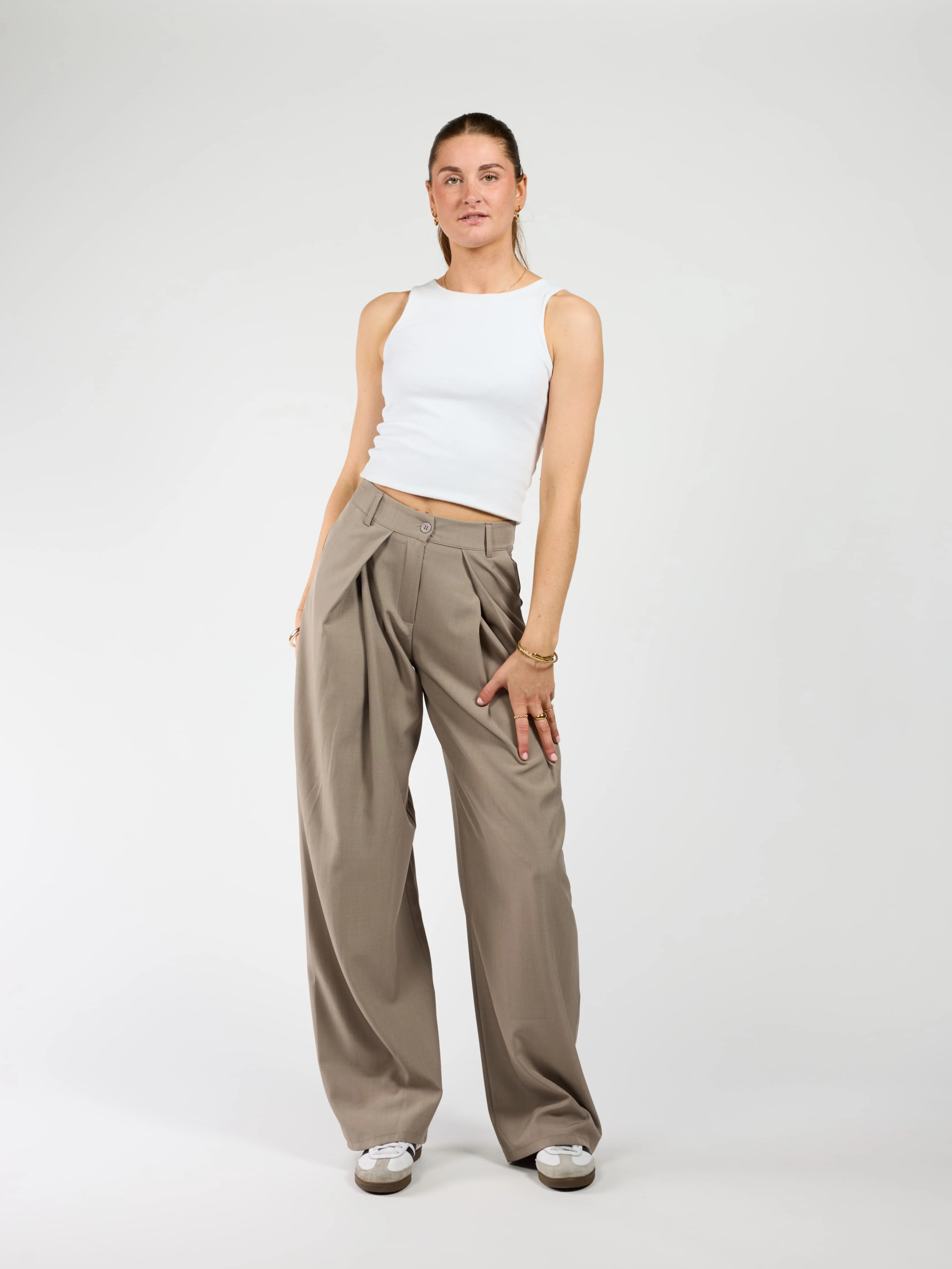 Ella | Wide leg pantalon met plooien | Taupe | Tall - Image 3