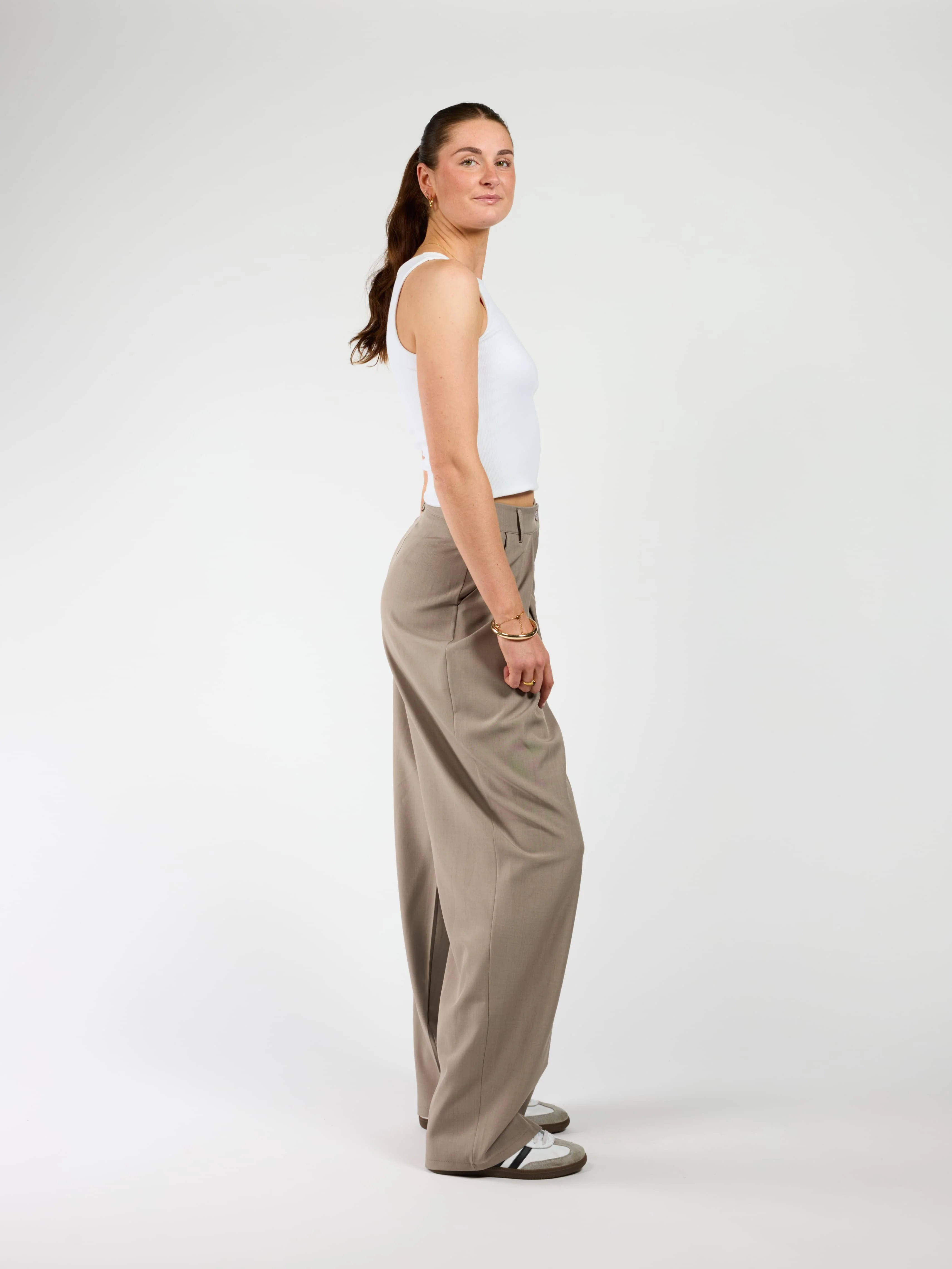 Ella | Wide leg pantalon met plooien | Taupe | Tall - Image 4
