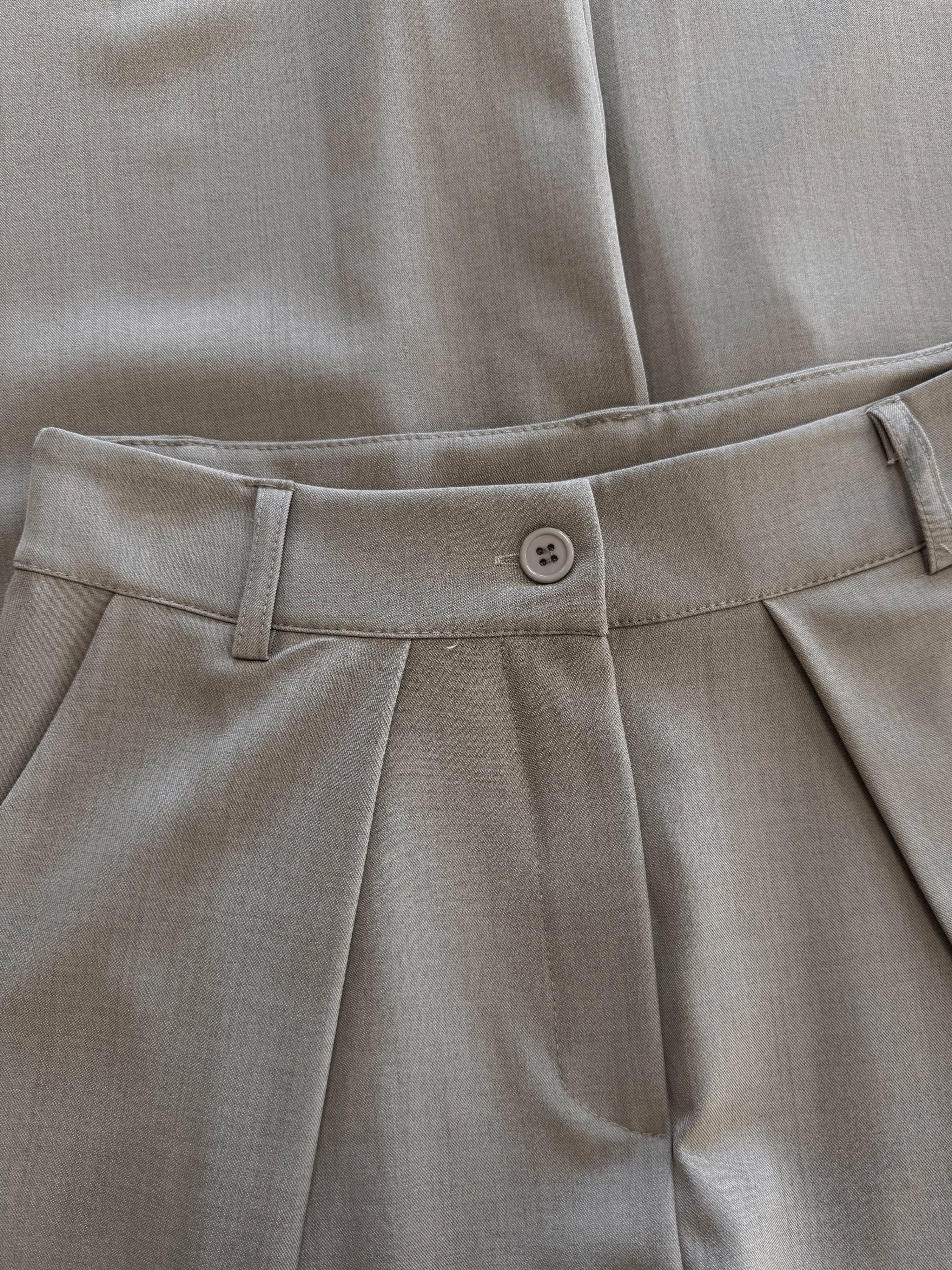 Ella | Wide leg pantalon met plooien | Taupe | Tall - Image 8