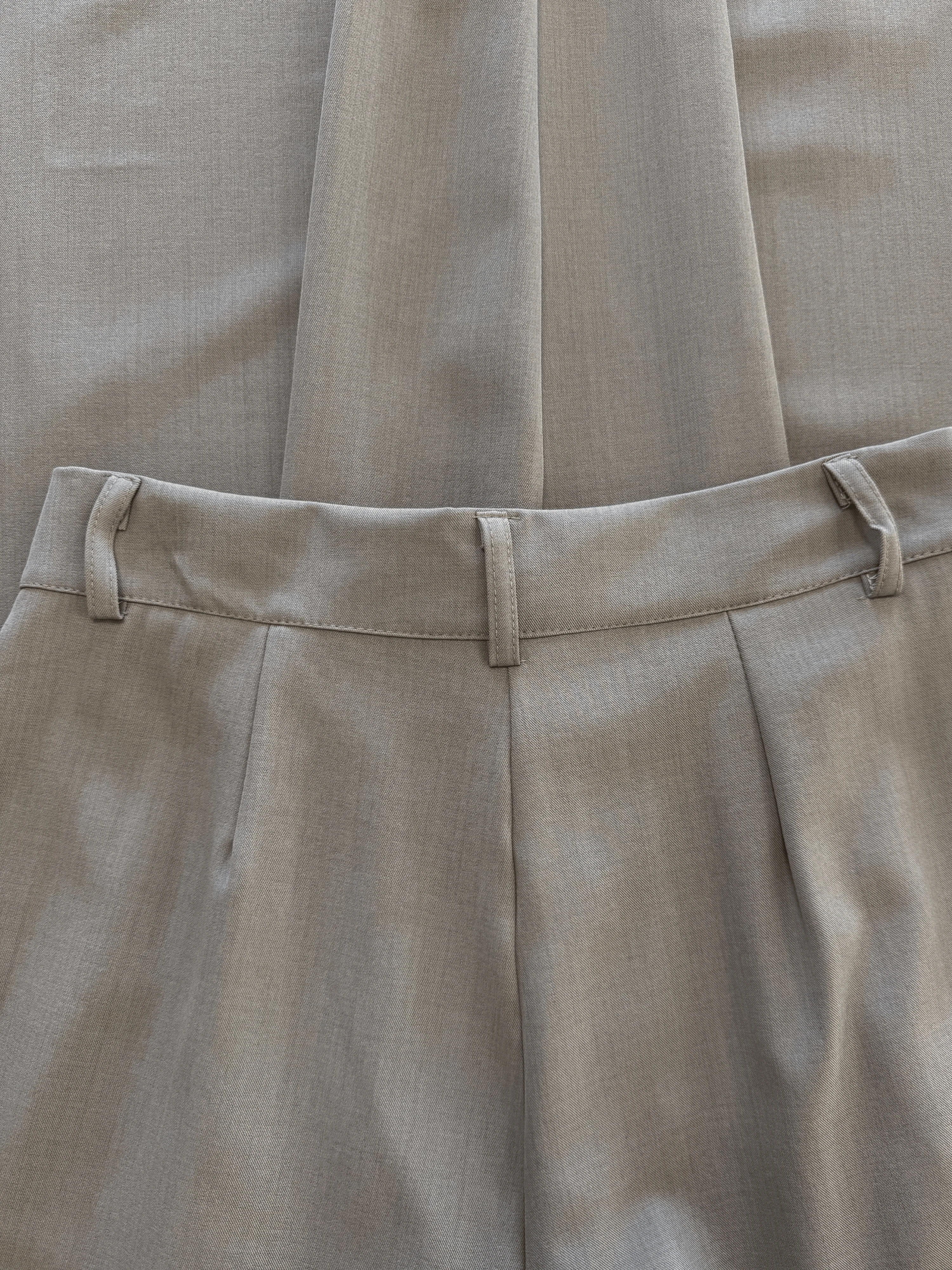 Ella | Wide leg pantalon met plooien | Taupe | Tall - Image 9