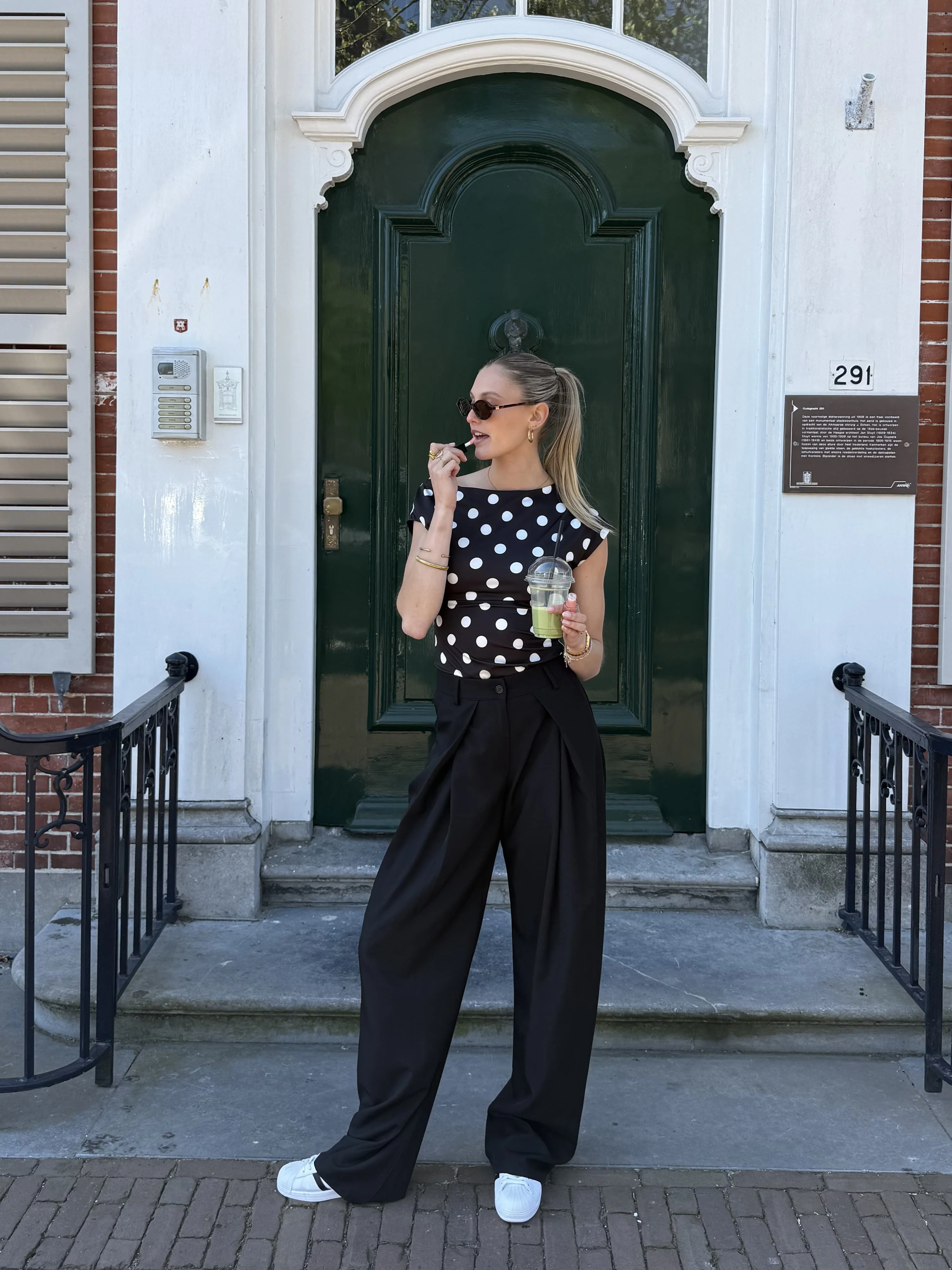 Ella | Wide leg pantalon met plooien | Zwart | Tall - Image 2