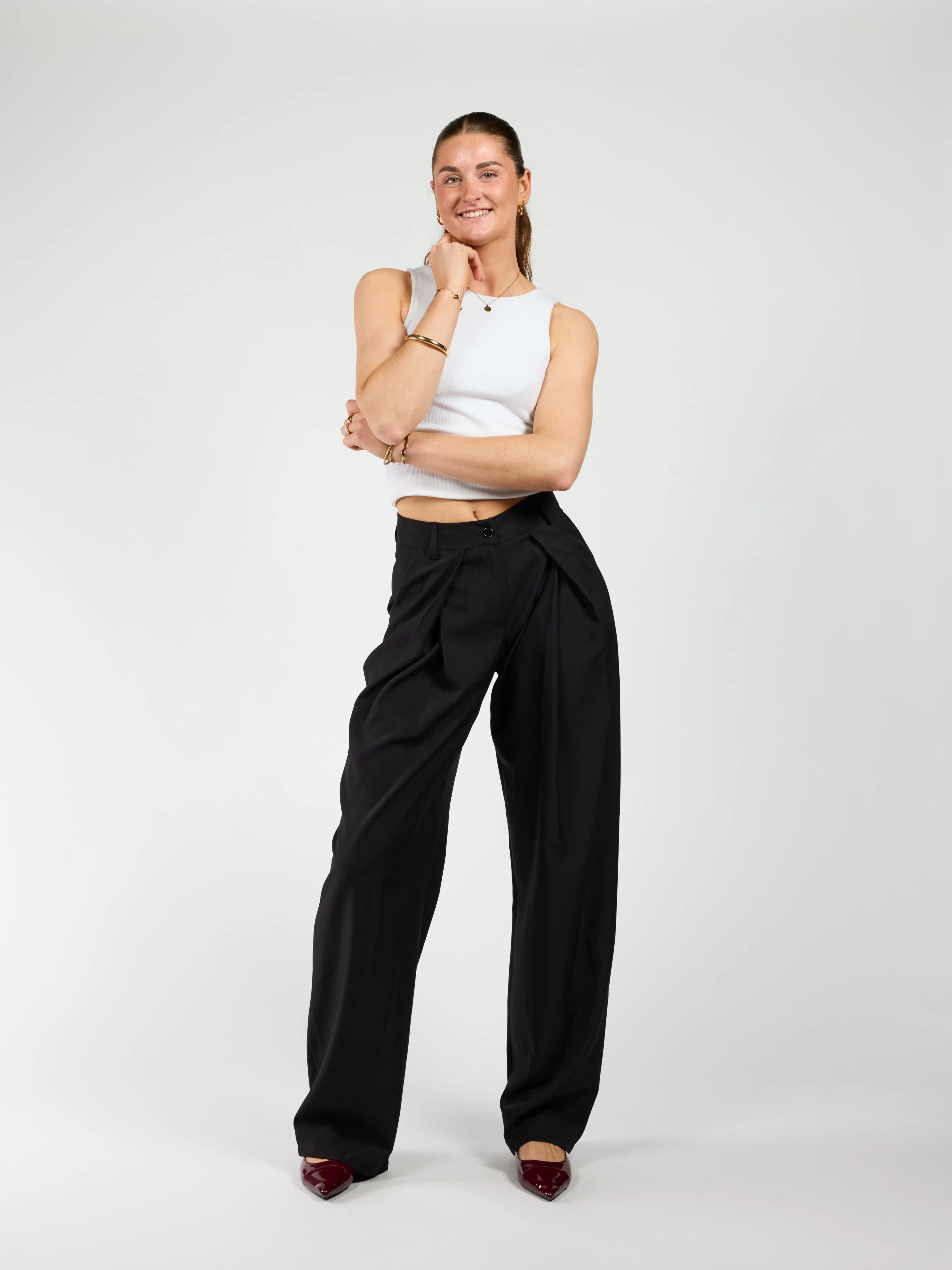Ella | Wide leg pantalon met plooien | Zwart | Tall - Image 3