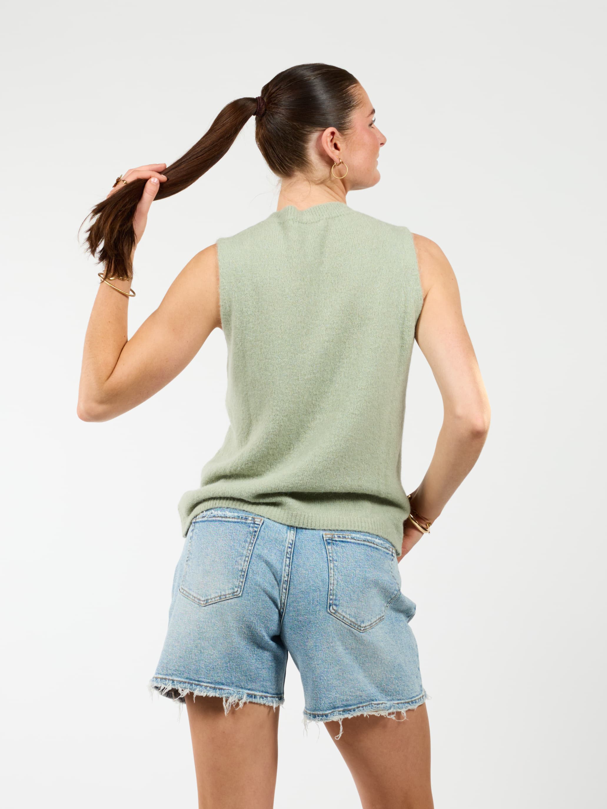 Isa Knitted Spencer | Sage groen | Tall - Image 4