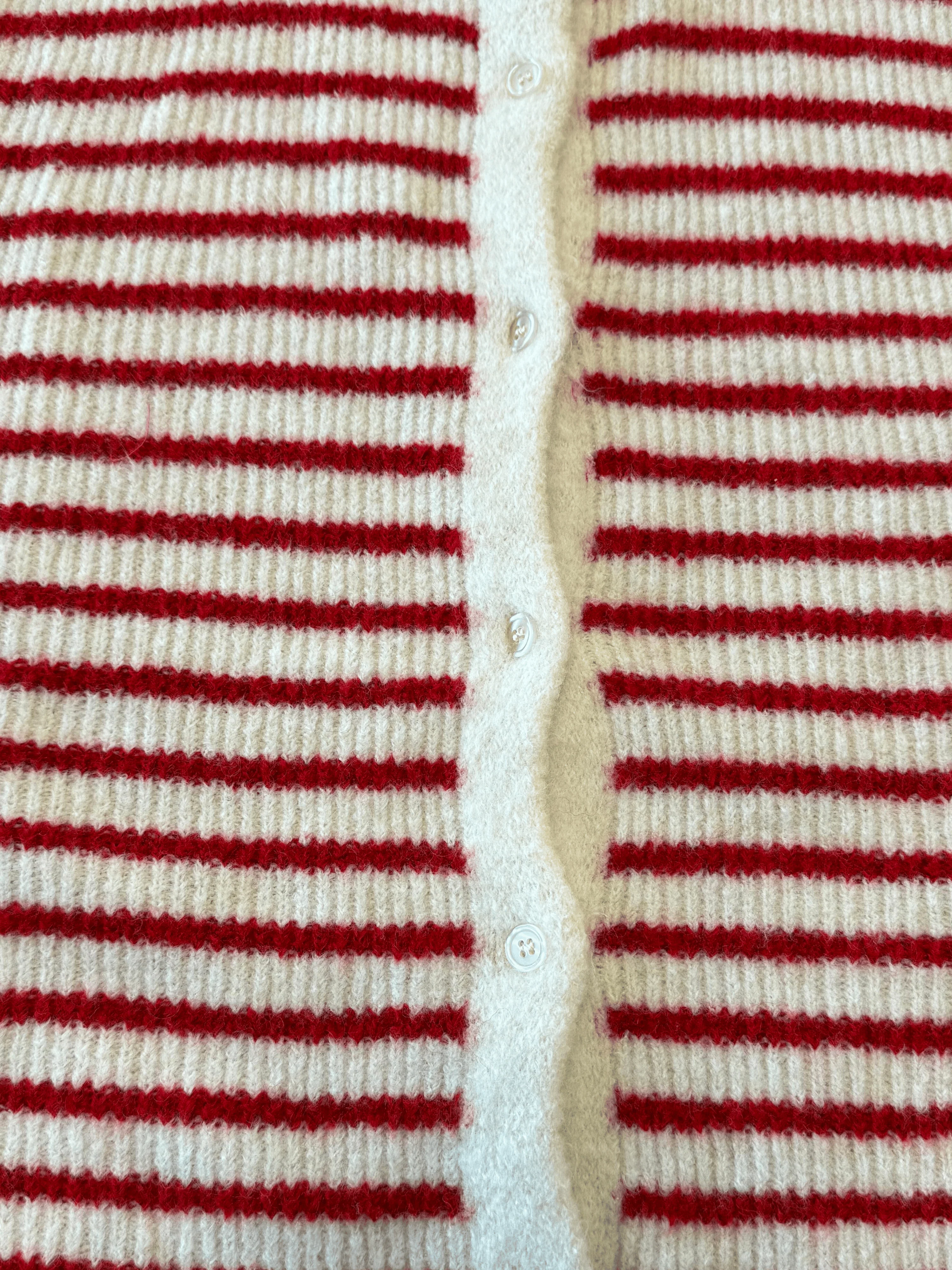 Lola Knitted Spencer met Knoopjes | Wit rood gestreept | Tall - Image 10