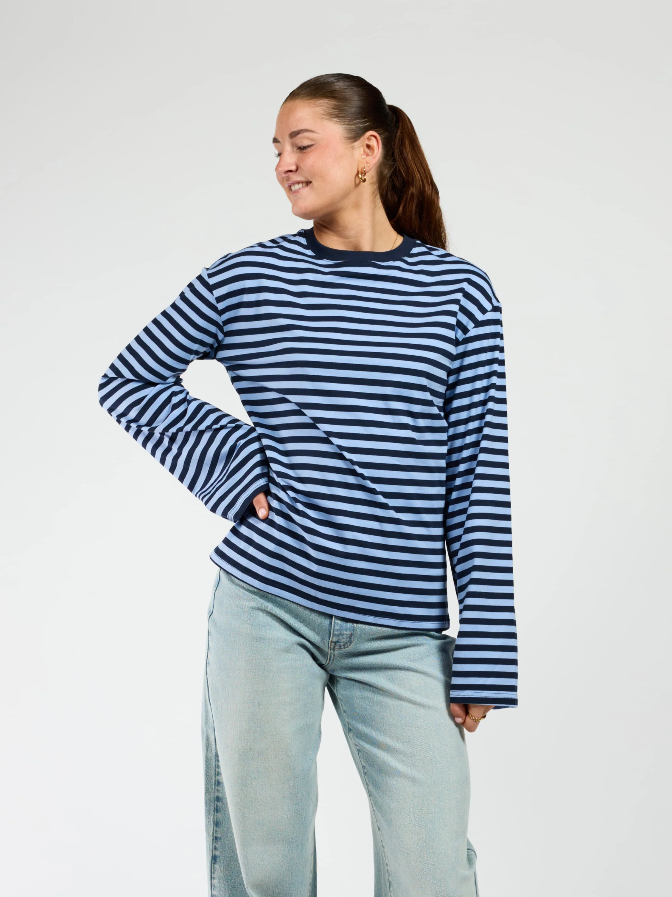 Nine Tee | Wijd uitlopende mouw | Gestreept blauw | Tall - Image 2